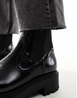 flat ankle boot in black