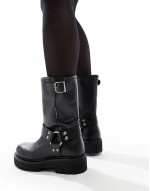 urban biker boots in black