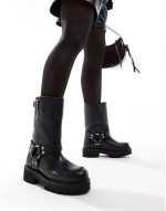 urban biker boots in black