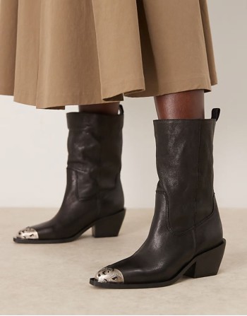 snake toe detail pull on cowboy boots in black