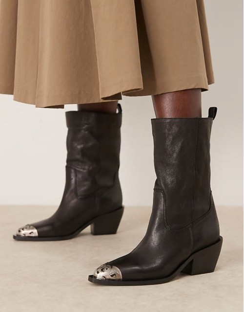snake toe detail pull on cowboy boots in black