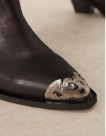 snake toe detail pull on cowboy boots in black