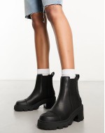 Joan Now heeled chelsea boot in black