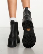 Joan Now heeled chelsea boot in black