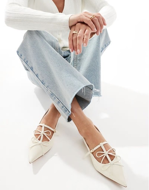 bow detail pointed flat shoe in white