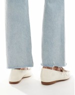 bow detail pointed flat shoe in white