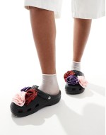 classic rosette clog in black