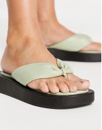 wide fit toepost flatform sandal in green